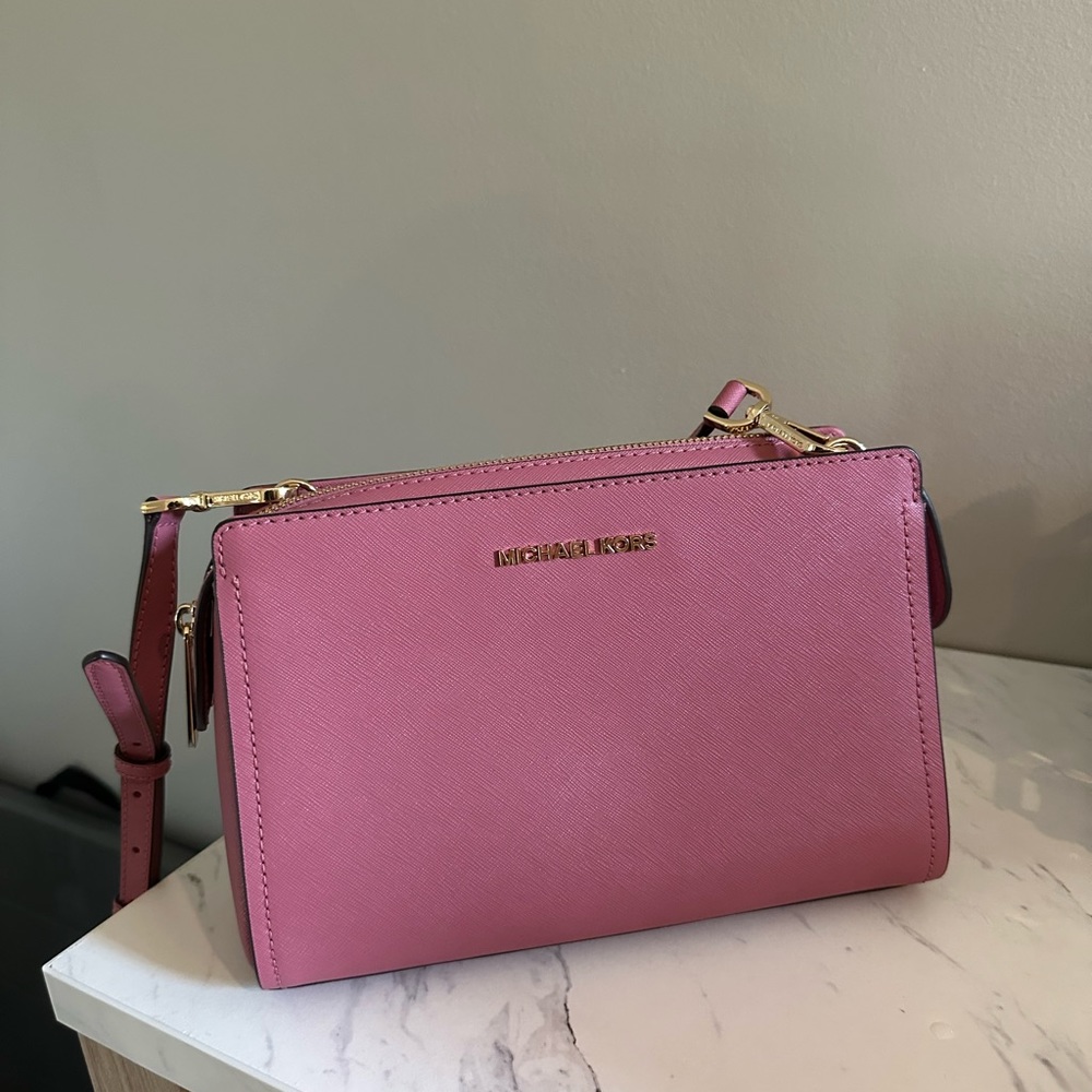 Micheal Kors crossbody bag